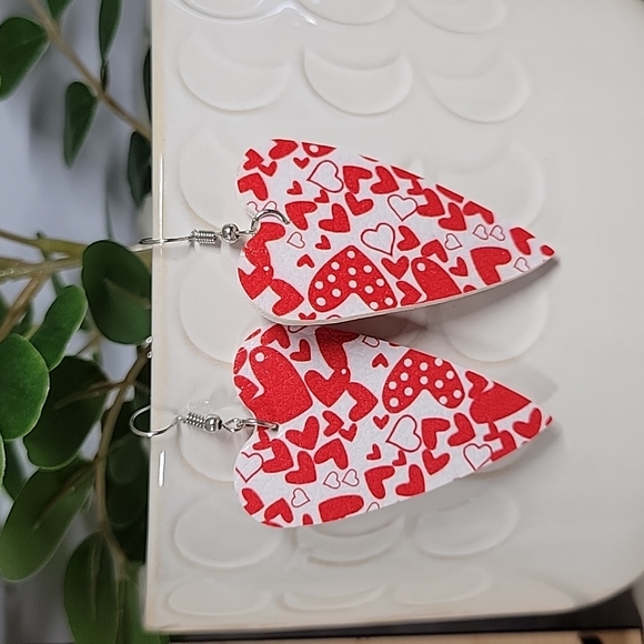 Jewelry - 🔥LAST PAIR🔥 Elongated Folk Art Heart Drop Earrings
